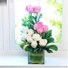 Glass Vase Of 7 Pink N 8 White Roses (As Shown)