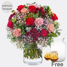 Premium Bouquet Liebesfeuer with premium vase & 2 Ferrero Rocher