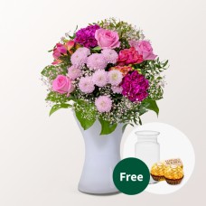 Flower Bouquet Herzensgrub with vase & 2 Ferrero Rocher