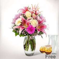 Flower Bouquet GlÃ¼cksmoment with vase & 2 Ferrero Rocher