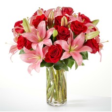 Affectionate Bouquet (Standard with Clear Glass Vase)