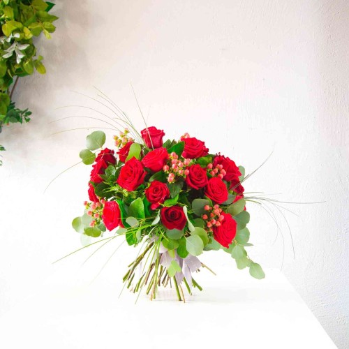 24 Deluxe Red Roses