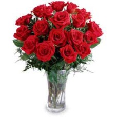 18 Pcs Roses In A Vase