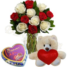 (32) Roses in a Vase W/ love shape Chocolate & small Bear