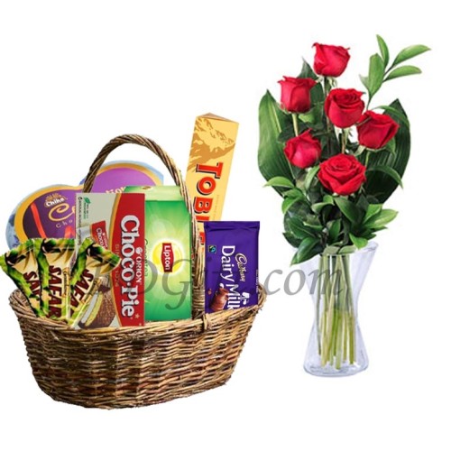 Breakfast Gift basket W/ Roses in a vase