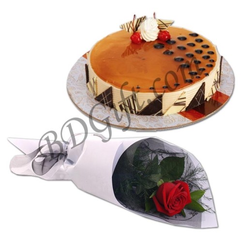 (004) Cake W/Red Rose in a bouquet