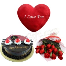Cake with heart shape pillow and roses