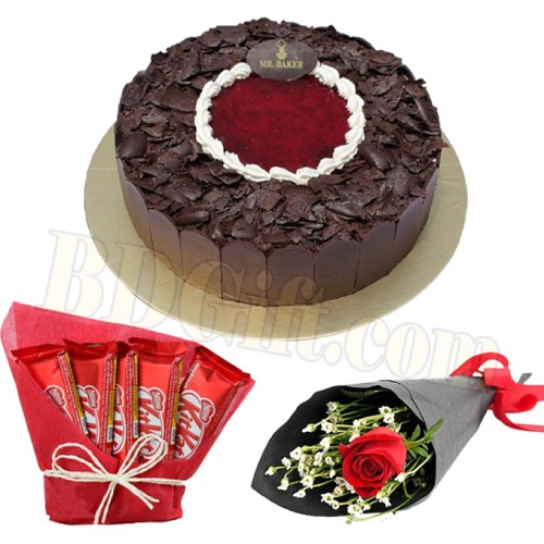 Cake with rose and chocolate bouquet