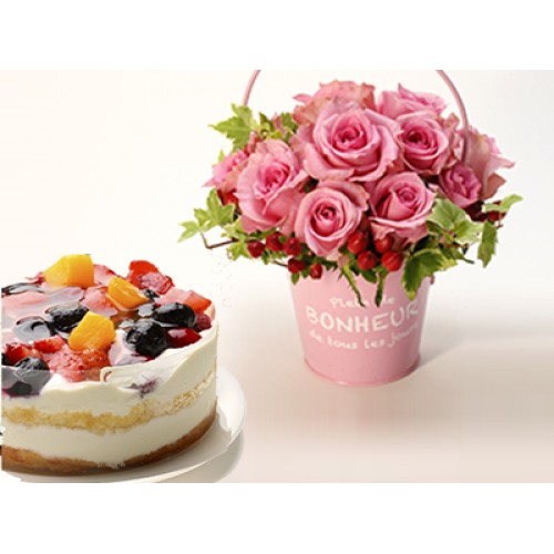 Petit Rose & 4 Berries torte