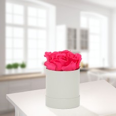 4 pink roses in a hat box