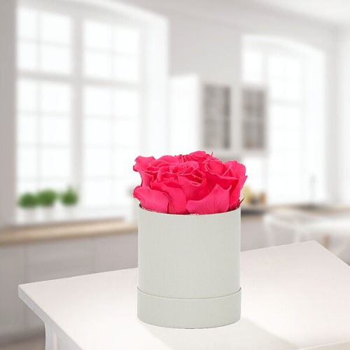 4 pink roses in a hat box