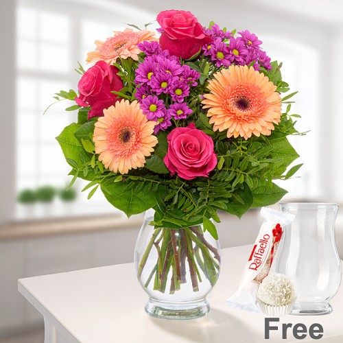Flower Bouquet Sommerliebe with vase & Ferrero Raffaello