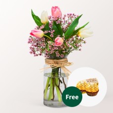 Arrangement FrÃ¼hlingskuss with 2 Ferrero Rocher