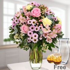 Flower Bouquet Rosa Himmel with Vase &amp; 2 Ferrero Rocher