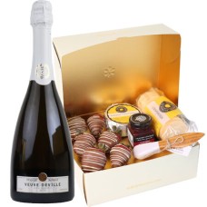Sparkling Cheese And Strawberry Gift Box