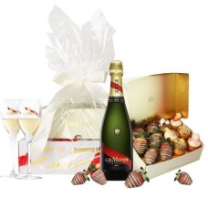 Champagne Donut and Strawberries Hamper