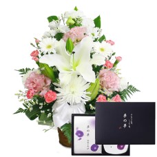 Offering Arrangement Deluxe Tall
+ Incense Sticks “Dream Dream Incense Plate”
