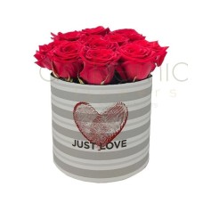 Red roses in just love box (Basic)