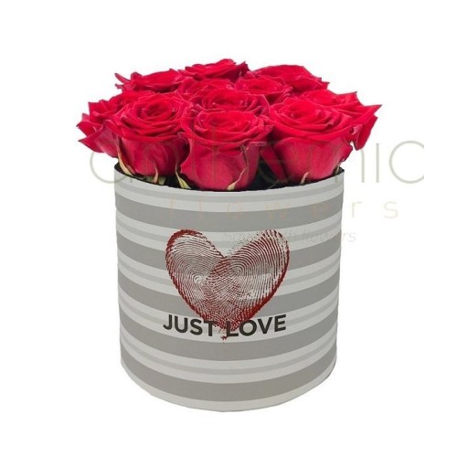 Red roses in just love box (Basic)
