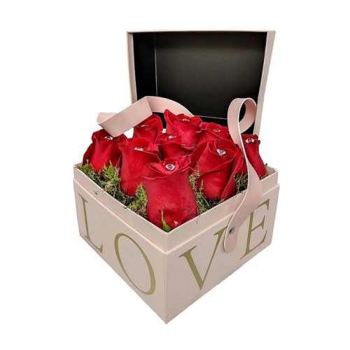 Love box with sparkling roses