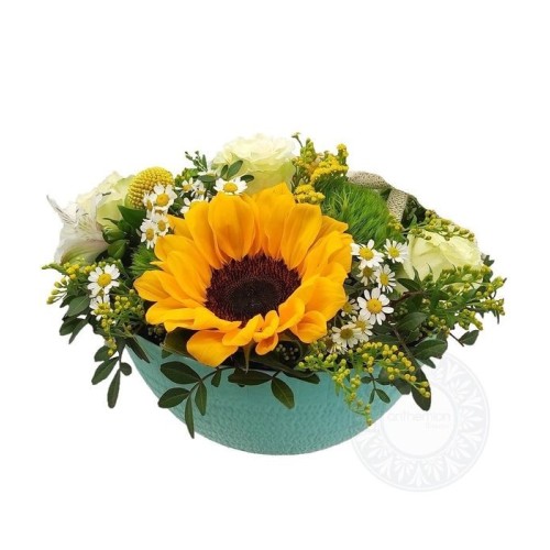Î‘rrangement with sunflowers and roses