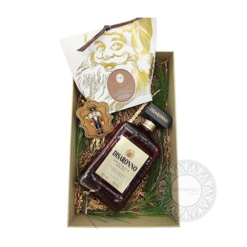 Gift box with waffers and DISARONNO