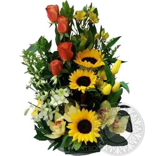 Beautiful arrangement with bright flowers (Basic)