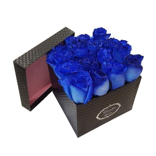 Gift box of 24 blue roses
