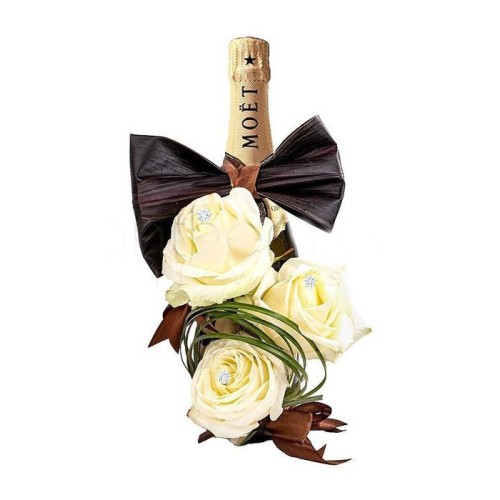 Moet 700Ml And White Roses