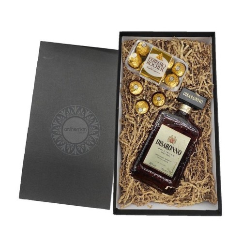 Gift box with Disaronno liqueur and chocolates