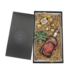 Gift box with Cardhu Whiskey and chocolates