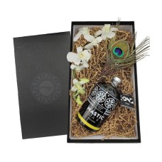 Gift box with lemon mastic liqueur