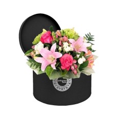 Sweet flowers in round black box (Basic)