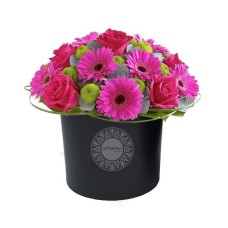 Black round box with fuchsia flowers (Basic)