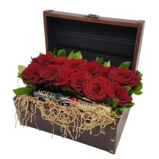 Chest with red roses and a Moet