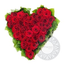 Heart of moss with red roses
