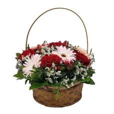 Basket with roses and gerberas (Basic)