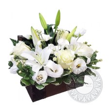 White flowers in keepsake trunk (Basic)