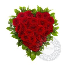 Heart of red roses