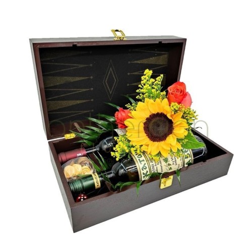 Arrangement of 2 wines in chest - backgammon