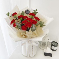 Mothers Day Bouquet 08 (24 stalks red carnations)
