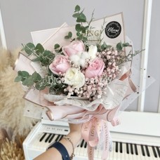 Valentine Hand Bouquet 01 (As Shown)