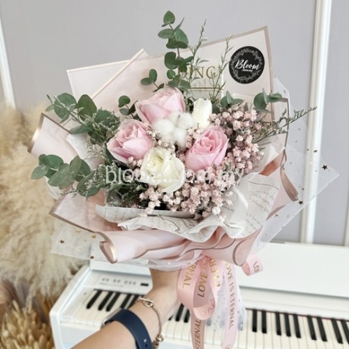 Valentine Hand Bouquet 01 (As Shown)