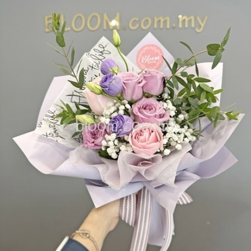 Valentine Hand Bouquet 04 (As Shown)