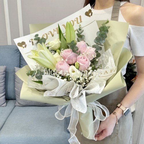 Valentine Hand Bouquet 07 (As Shown)