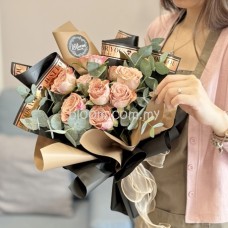 Valentine Hand Bouquet 12