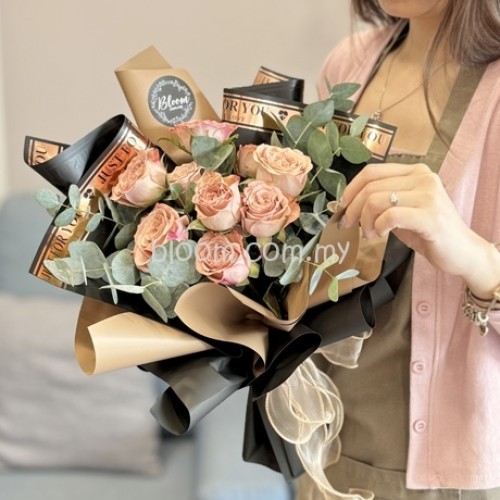 Valentine Hand Bouquet 12