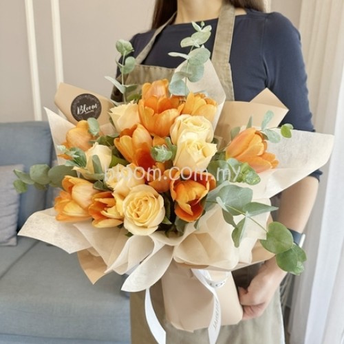 Valentine Hand Bouquet 15