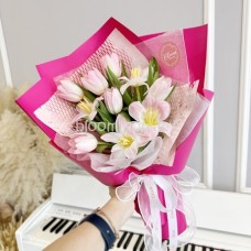 Valentine Hand Bouquet 18