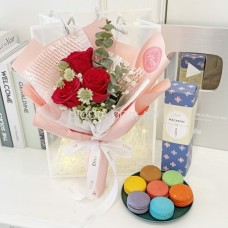 Valentine Macaroon Gift 01